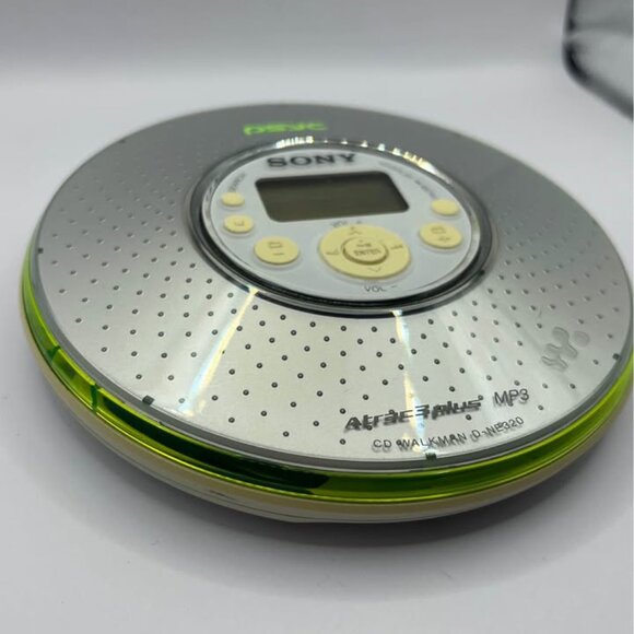 Sony PSYC MP3/ATRAC Portable CD Player - Walkman - Electric White (D-NE320/WC1) - Picture 4 of 6